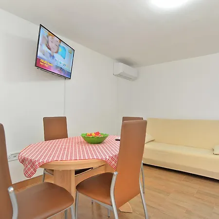 Apartment Josip 1713